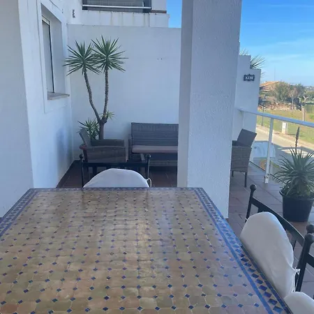 Apartment Modern 2 Bedroom 5mins From Golf Course *