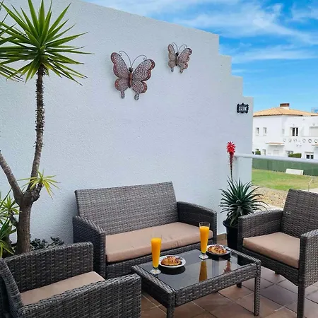 Apartment Modern 2 Bedroom 5mins From Golf Course *