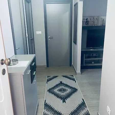 Modern 2 Bedroom 5mins From Golf Course *